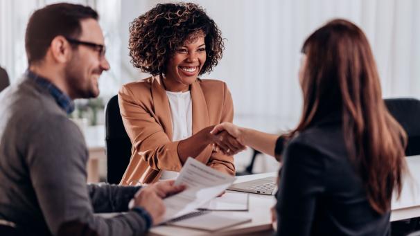 Pourquoi votre attitude en entretien compte autant que votre CV